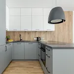 Elegance By Bookinghost Apartman