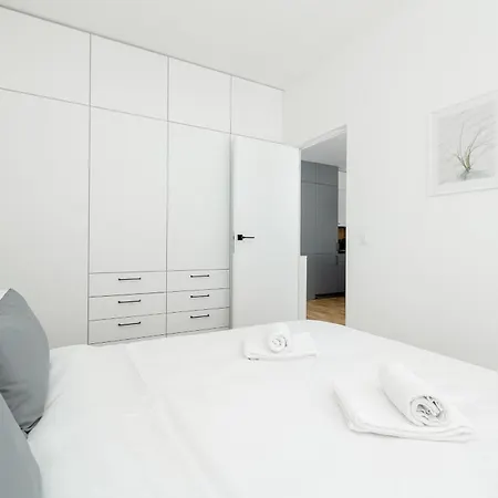 Elegance By Bookinghost