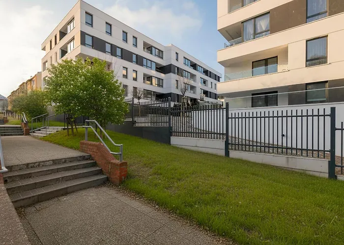 Elegance By Bookinghost *